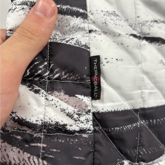 THE NORTH FACE Thermoball Vest Women's TNF Black Desert StripeWhite xs - Picture 7 of 14